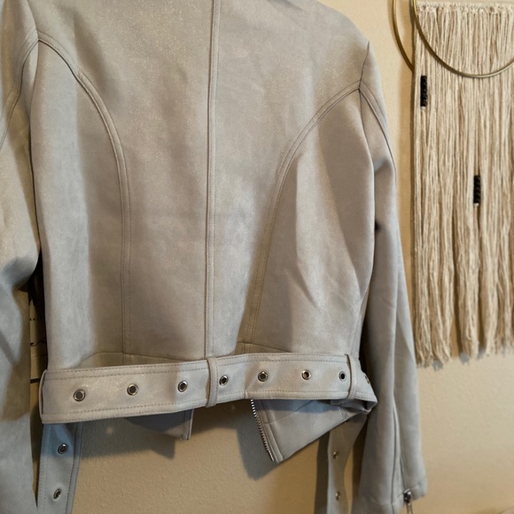 LULUs jacket. SO cute and so flattering. - Picture 5 of 5